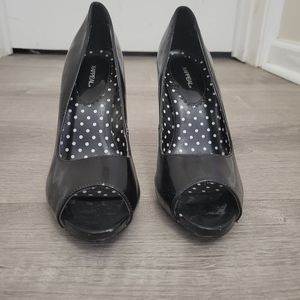 X-appeal size 8 1/2 women's black heels